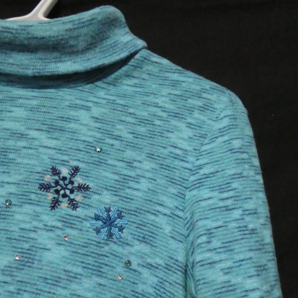 Pullover snowflake turtleneck sweater, drawstring bottom, GUC - Picture 5 of 15